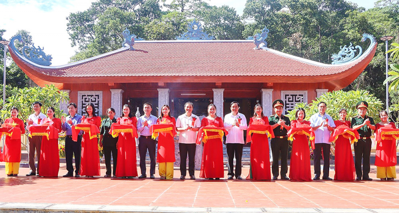 Lễ khánh thành đền thờ Anh Hùng Liệt sĩ hồ Kẻ Gỗ (Ảnh: Sưu tầm)