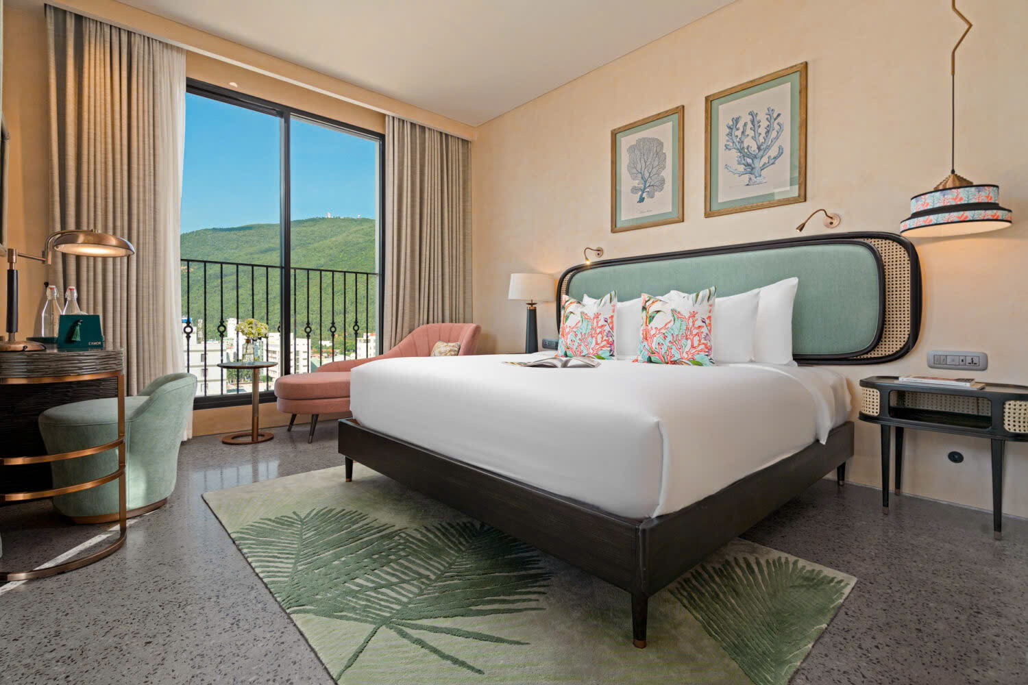 review khach san l amor quy nhon hang phong deluxe suite view cheo bien