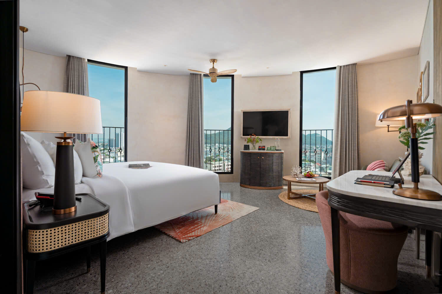 premier room l amor quy nhon hang suite co bon tam nam view bien dep