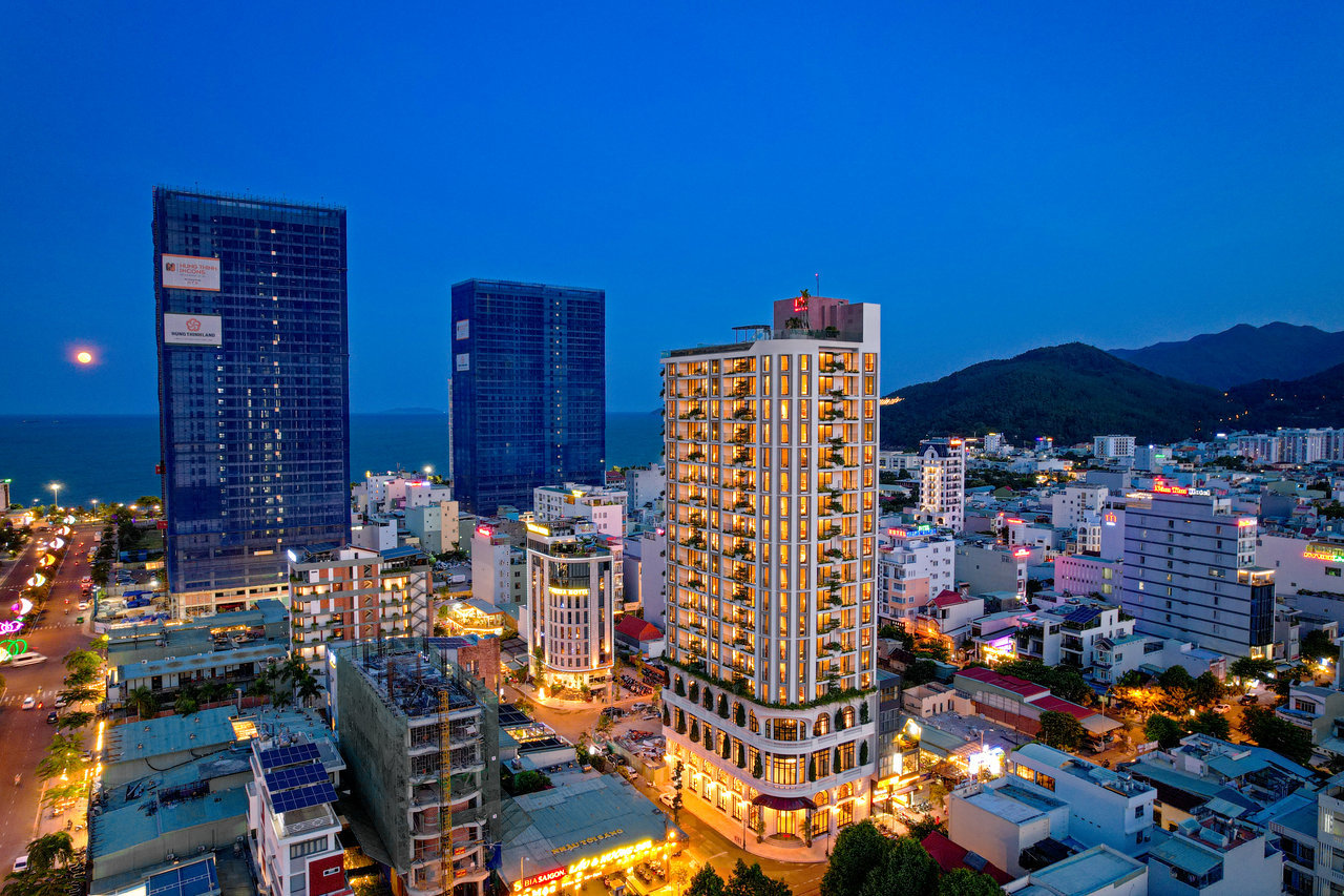 khach san l amor quy nhon tong quan phong cach boutique 4 sao sang trong