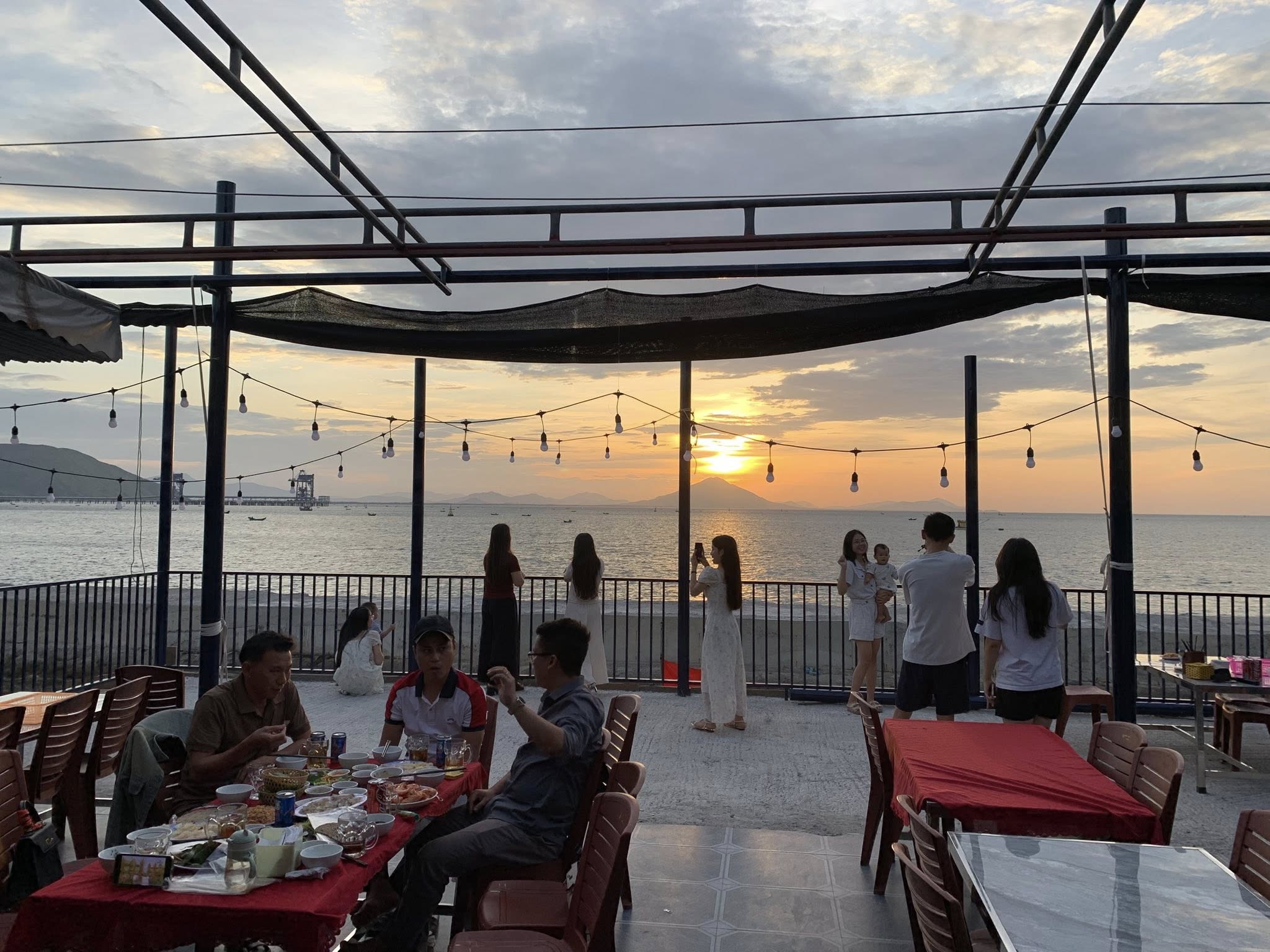 Lãng mạn cùng hoàng hôn tại nhà hàng Xuân Thọ 207. (Nguồn: Sưu tầm)