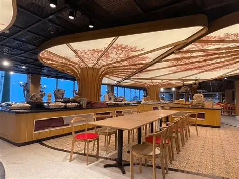 ĂN GÌ TRÊN ĐỈNH BÀ NÀ HILLS? TOP NHỮNG NHÀ HÀNG BUFFET "ĐÁNG ĐỒNG TIỀN BÁT GẠO" NHẤT BÀ NÀ HILLS 2026