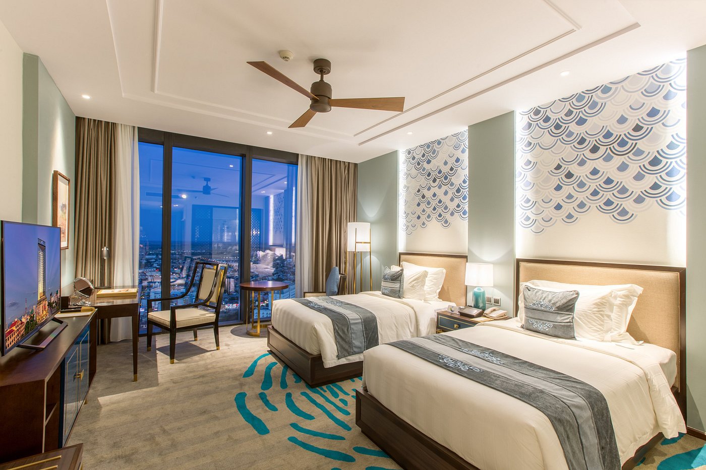 Hang phong Deluxe giuong cao cap thiet ke sang chanh tai Melia Vinpearl Hue.