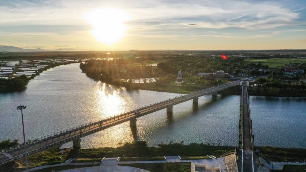 Kinh Nghiệm Đặt Vé Tàu Hà Nội – Quảng Bình 2026: Bí Kíp Chọn Giường Nằm VIP & Combo "Chạm" Vào Biển Nhật Lệ