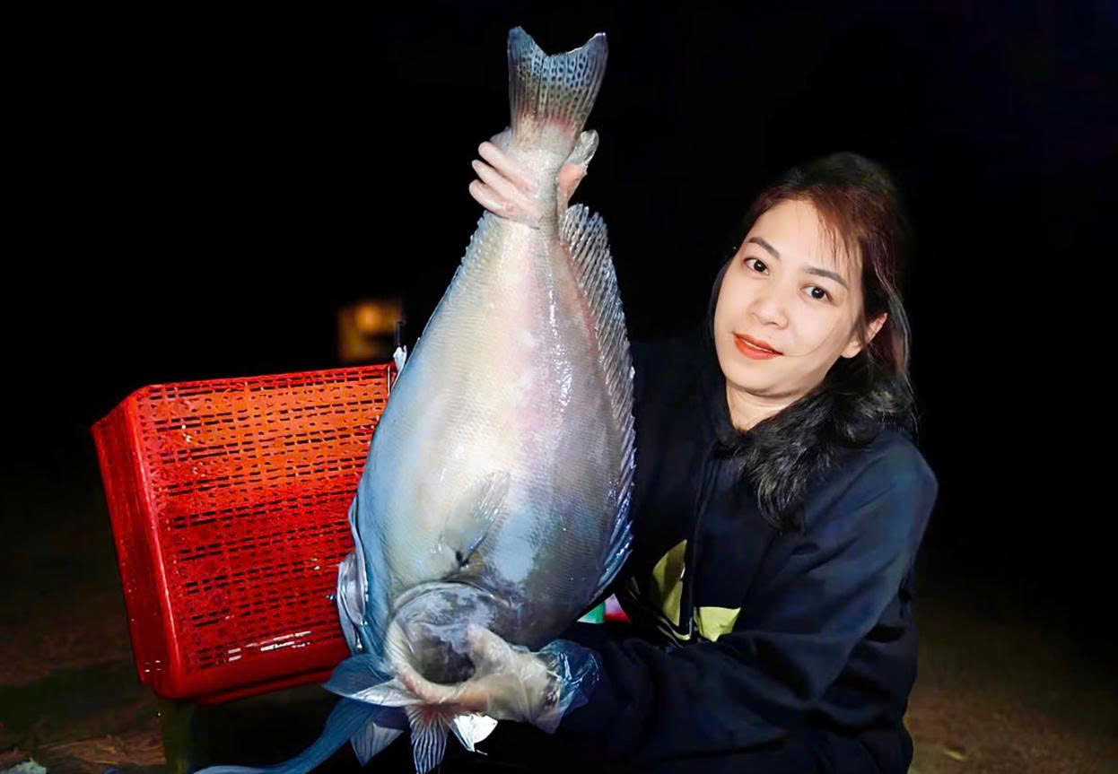 hải sản tươi sống tại chợ cá cửa nhượng hà tĩnh