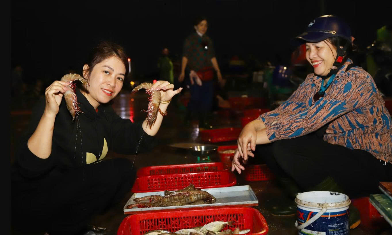 chợ cá sớm tại cửa nhượng hà tĩnh