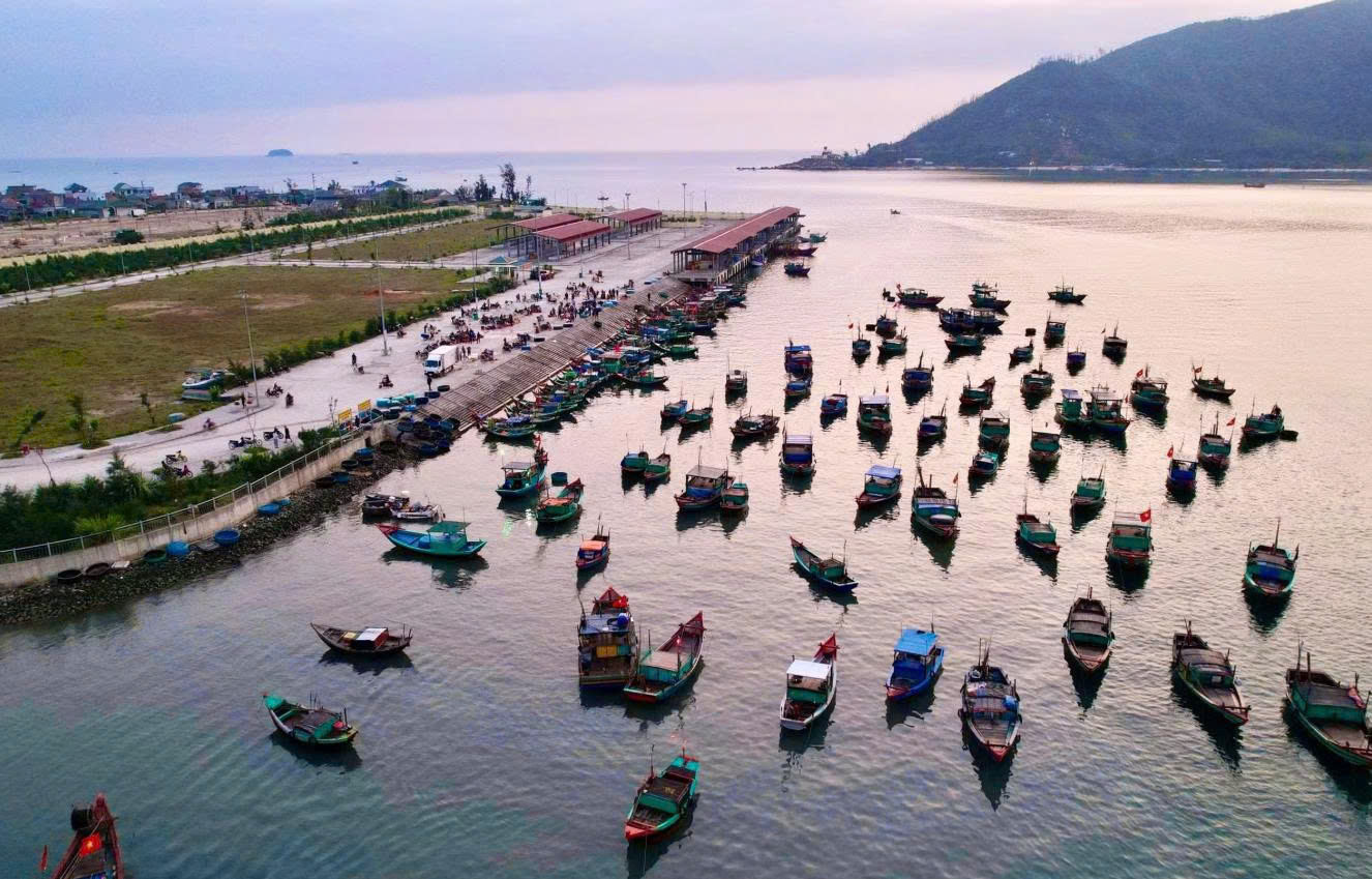 rạng sáng trên chợ cá cửa nhượng hà tĩnh