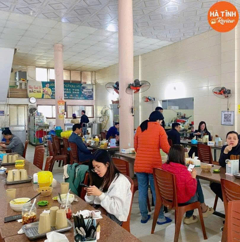 không gian quán bánh canh cá bắc hà