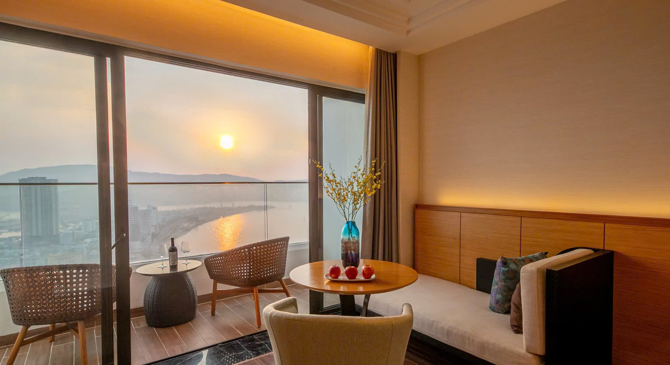 three bedroom suite oceanview grand hyams phong rong nhat phu hop nhom dong nguoi
