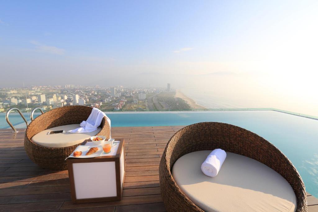 A La Carte Da Nang Beach