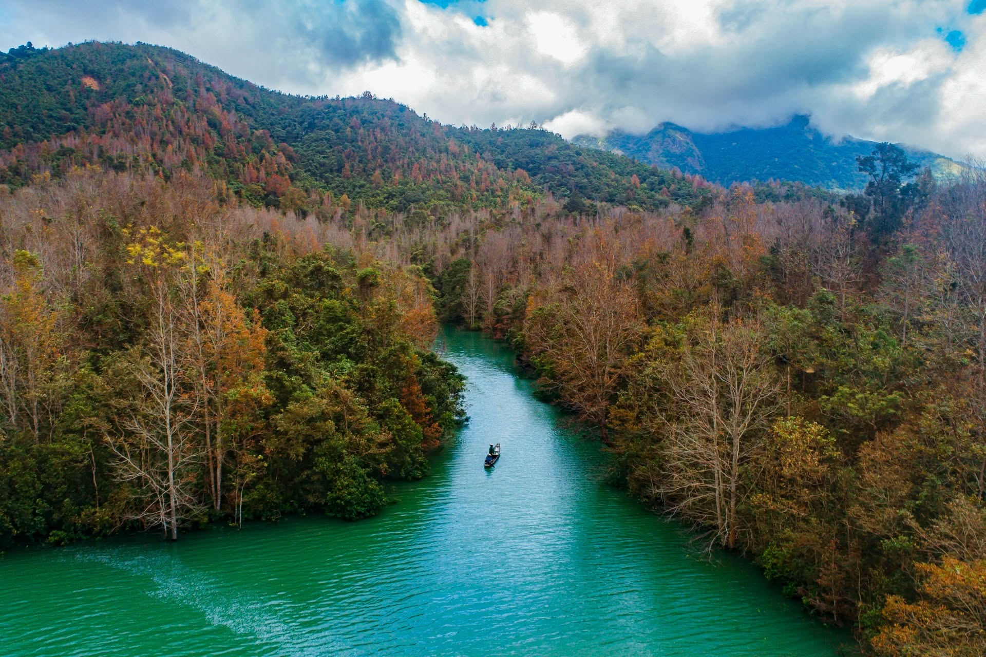 TOUR GHÉP QUẢNG BÌNH 3 NGÀY 2 ĐÊM ( Phong Nha – Nhật Lệ – Động Thiên Đường – Suối Nước Moọc – Vũng Chùa – Đá Nhảy)