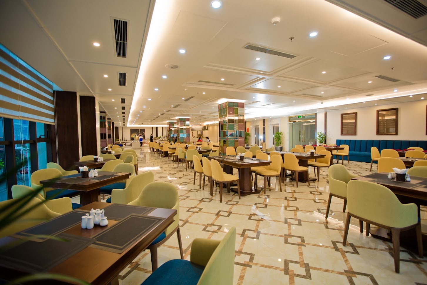 KHÁCH SẠN LUXURY 6 MÓNG CÁI