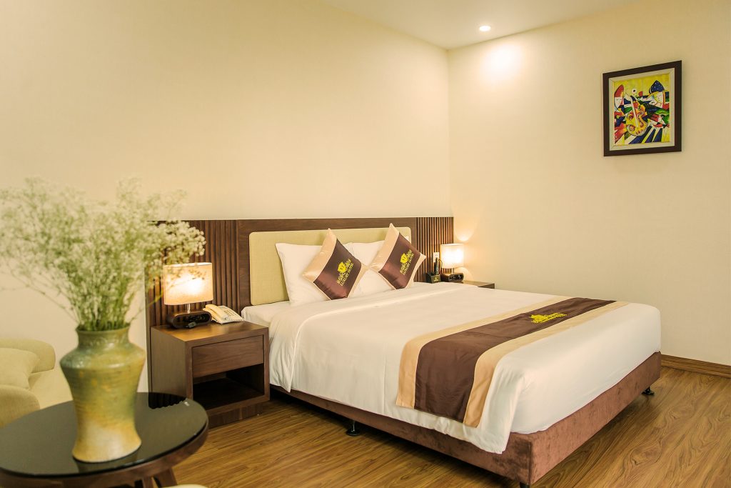 KHÁCH SẠN LUXURY 6 MÓNG CÁI