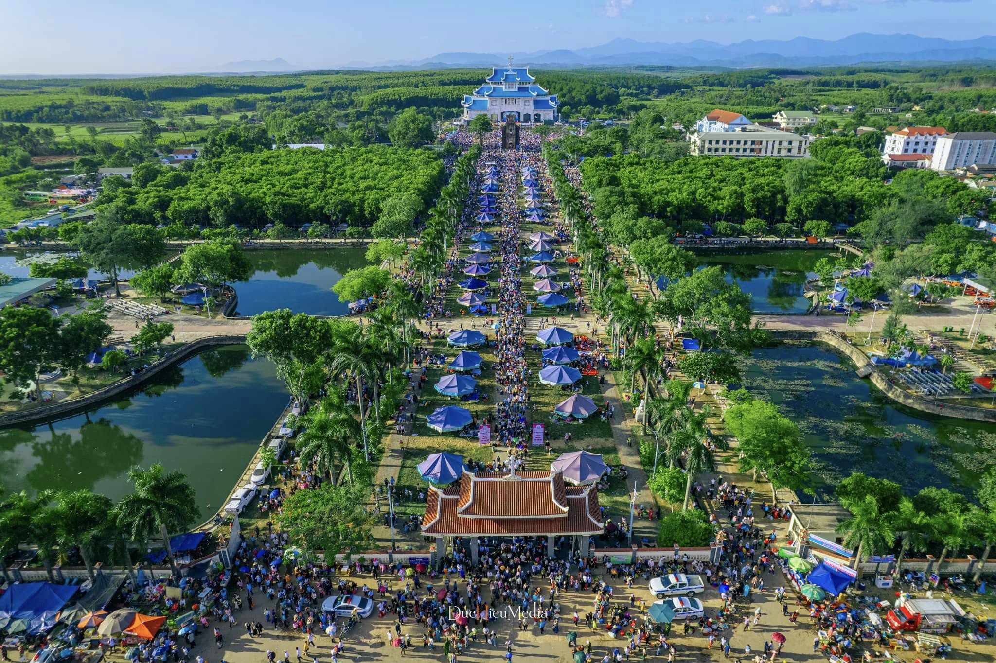 TOUR QUẢNG BÌNH – QUẢNG TRỊ 3 NGÀY 2 ĐÊM: PHONG NHA KẺ BÀNG – SÔNG CHÀY HANG TỐI – ĐỊA ĐẠO VỊNH MỐC – NGHĨA TRANG TRƯỜNG SƠN