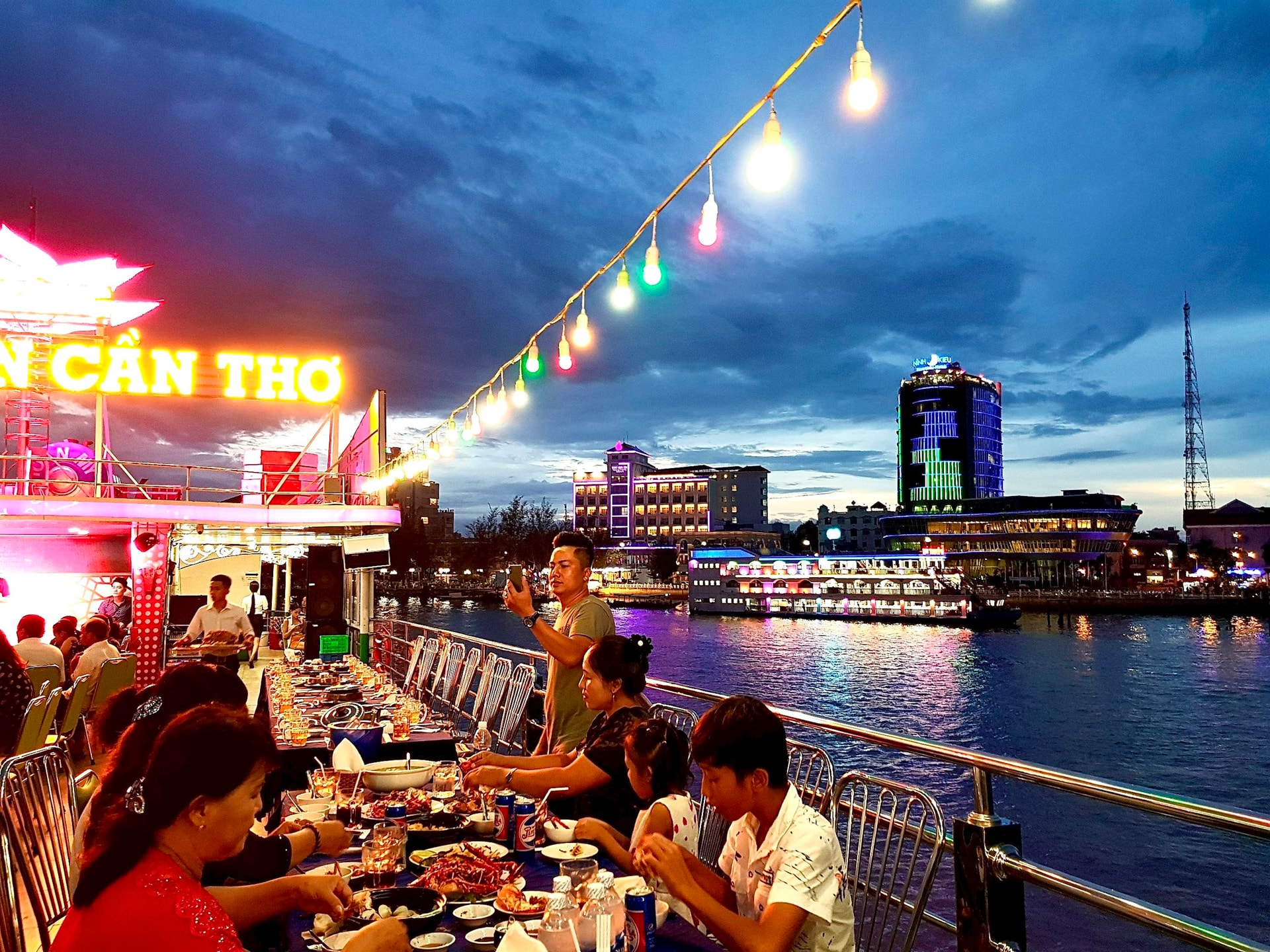 Tour Hà Nội - Cần Thơ - Miền Tây - Tây Ninh - Sài Gòn