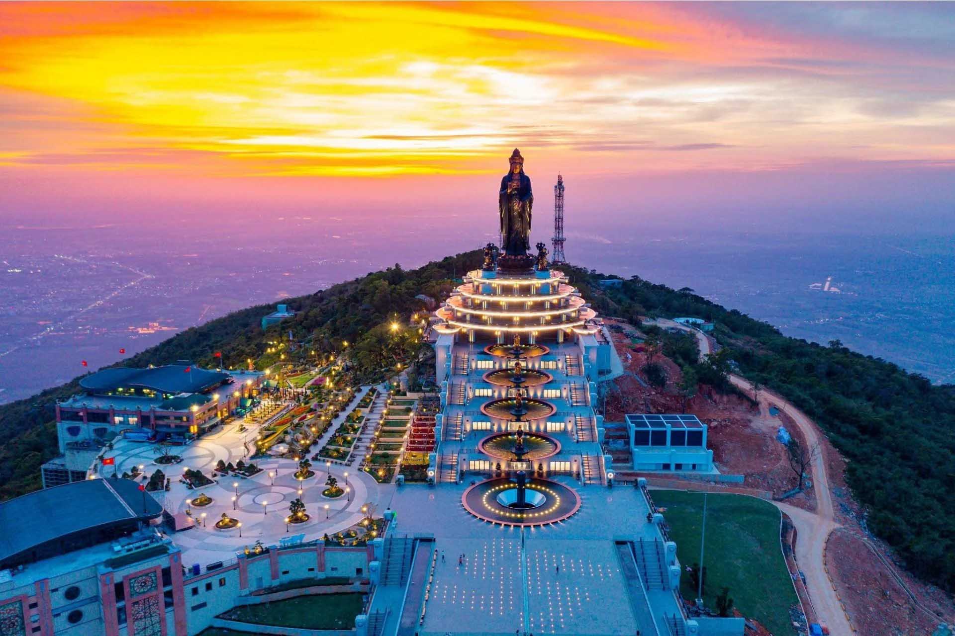 TOUR LIÊN TUYẾN MIỀN TÂY – NAM BỘ 5 NGÀY 5 ĐÊM: NGHỆ AN – CẦN THƠ – CÀ MAU – TÂY NINH – SÀI GÒN (BAY TỪ VINH)