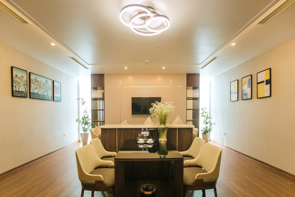 KHÁCH SẠN LUXURY 6 MÓNG CÁI