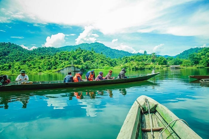 Tour du lịch biển Cửa Lò 4N3Đ: Safari Diễn Lâm - Quê Bác - Biển Cửa Lò - Vinwonder Cửa Hội