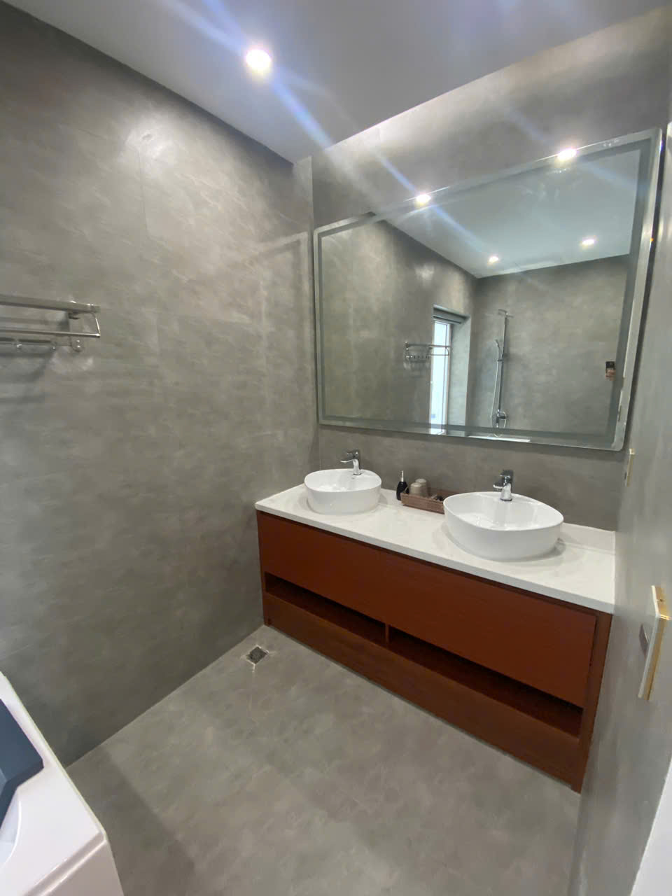 Cho thuê Villa 2 phòng ngủ Hoa Tiên Paradise Xuân Thành