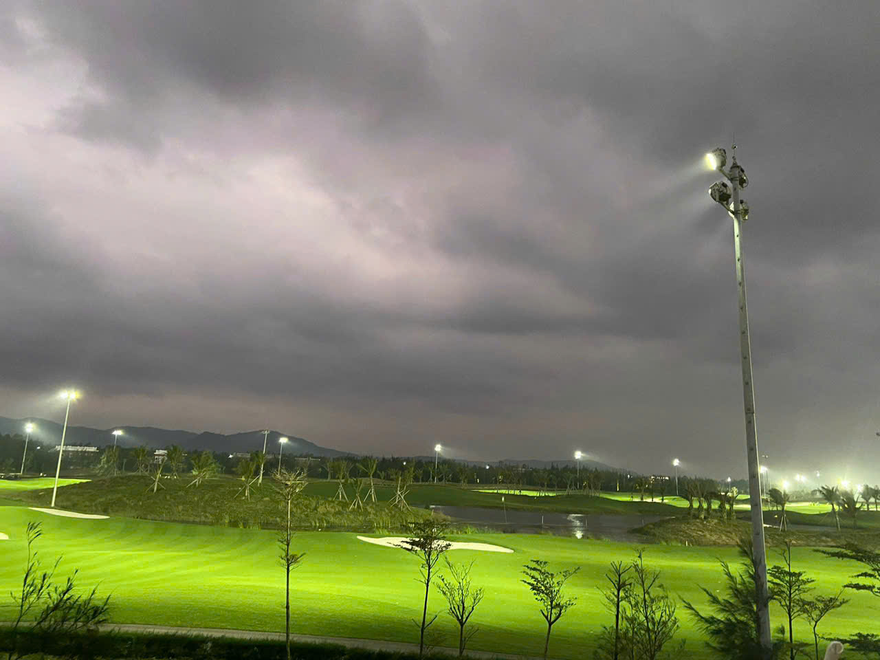 Cho thuê Villa 2 phòng ngủ Hoa Tiên Paradise Xuân Thành