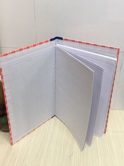 SỔ BÌA CỨNG A4 4 MANH CẮT ĐẦU (QUYỂN)