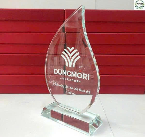 KỈ NIỆM CHƯƠNG PHA LÊ HÌNH CHIẾC LÁ (CÁI)