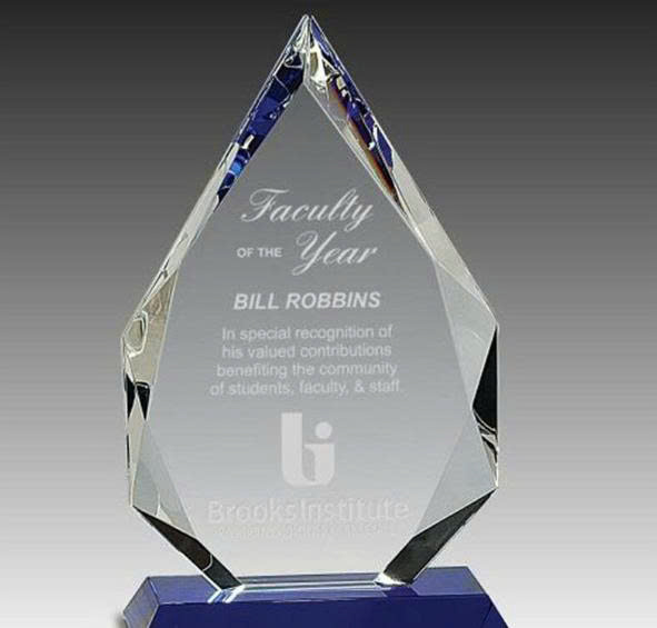 KỈ NIỆM CHƯƠG PHA LÊ HÌNH CHIẾC LÁ VÀNH KIM CƯƠNG (CÁI)