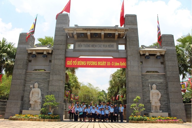 Chuyến xuất du Đền Tưởng Niệm Các Vua Hùng