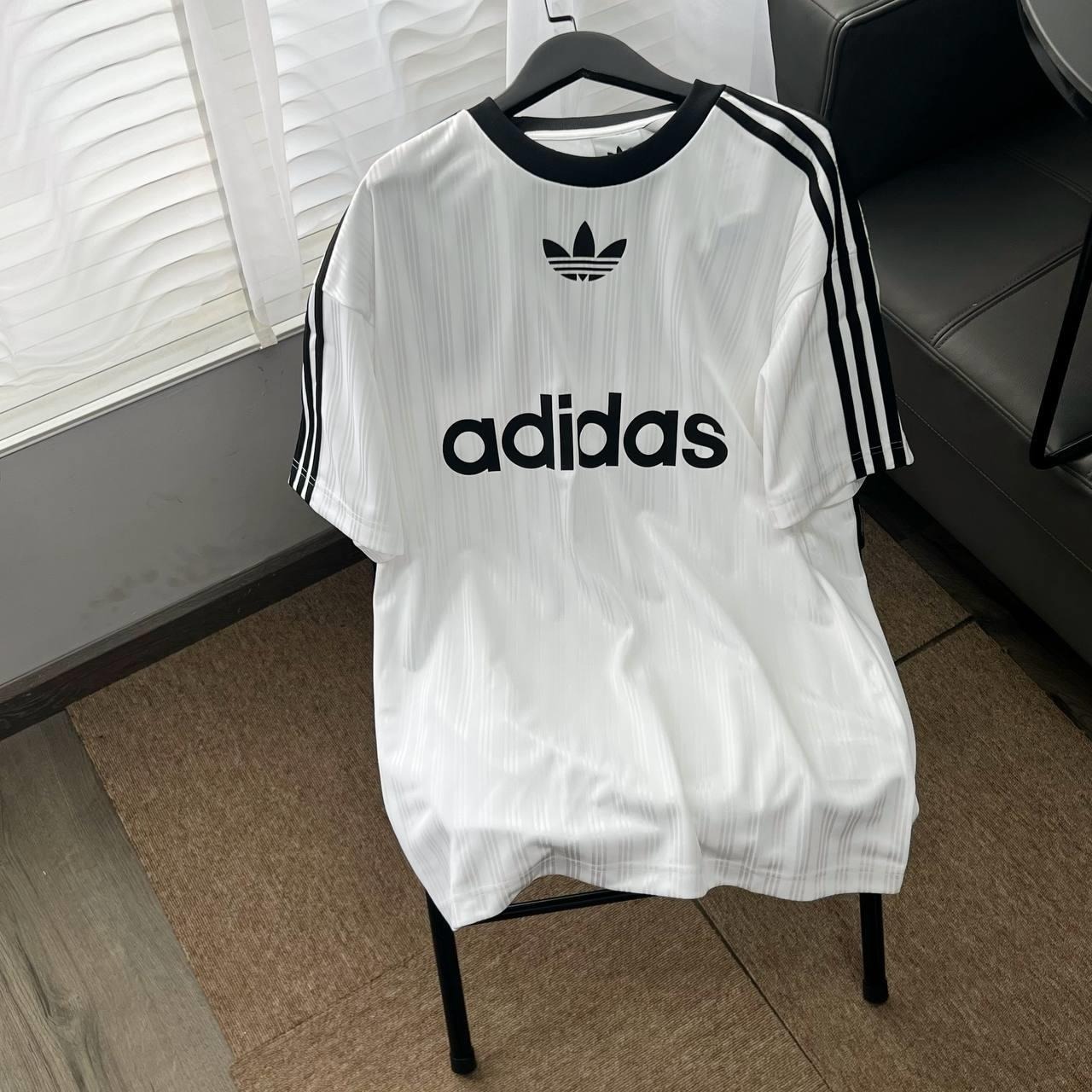 Áo Adidas Adicolor – Basic Nhưng Không Bao Giờ Lỗi Mốt