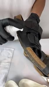 5 Cách Vệ Sinh Dép Birkenstock Đế Trấu Tại Nhà Luôn Như Mới