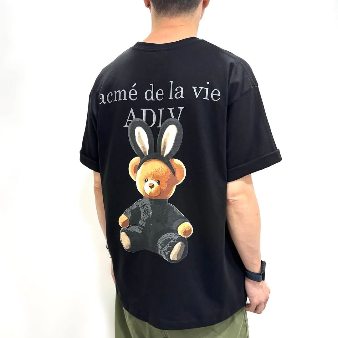 2194 - Áo ADLV Fuzzy Font Rabbit Bear Doll Đen Acmé de la vie ADLV-24SS-SSLRBR-BLK [HÀNG CHÍNH HÃNG]
