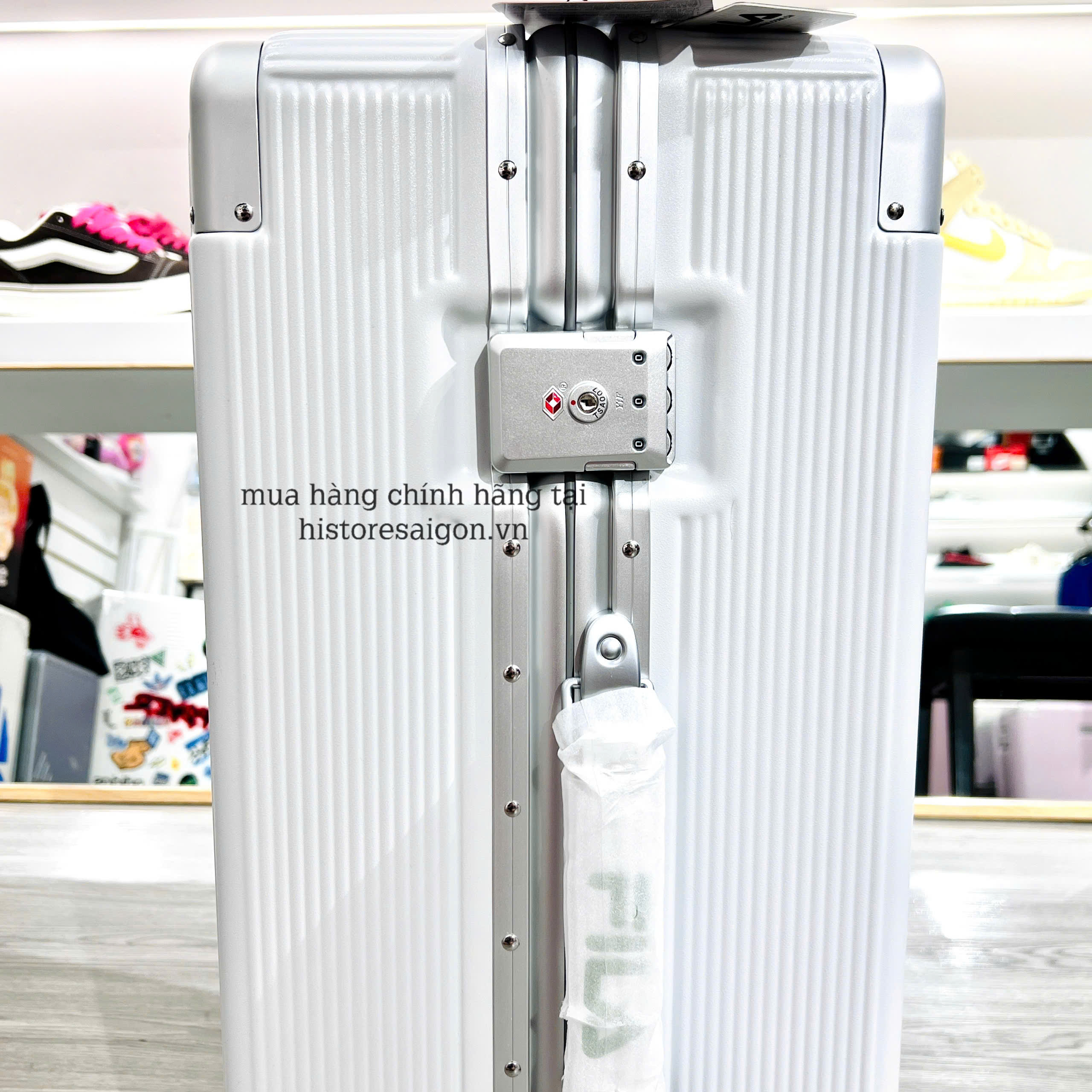 2206 - Vali Fila Trắng Sữa Size 24 Ký Gửi Embossed Logo [HÀNG CHÍNH HÃNG]