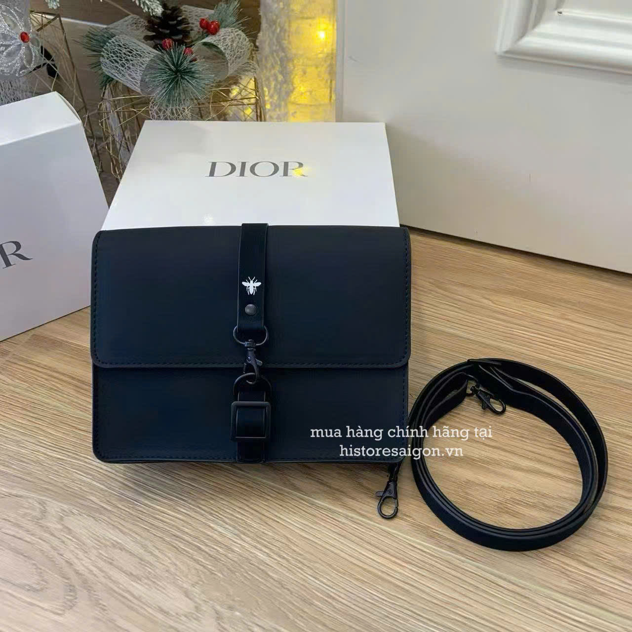 2201 - Túi Dior Gift Beauty Bee Clutch Pouch (Gift Hãng Tặng Khách) [HÀNG CHÍNH HÃNG]