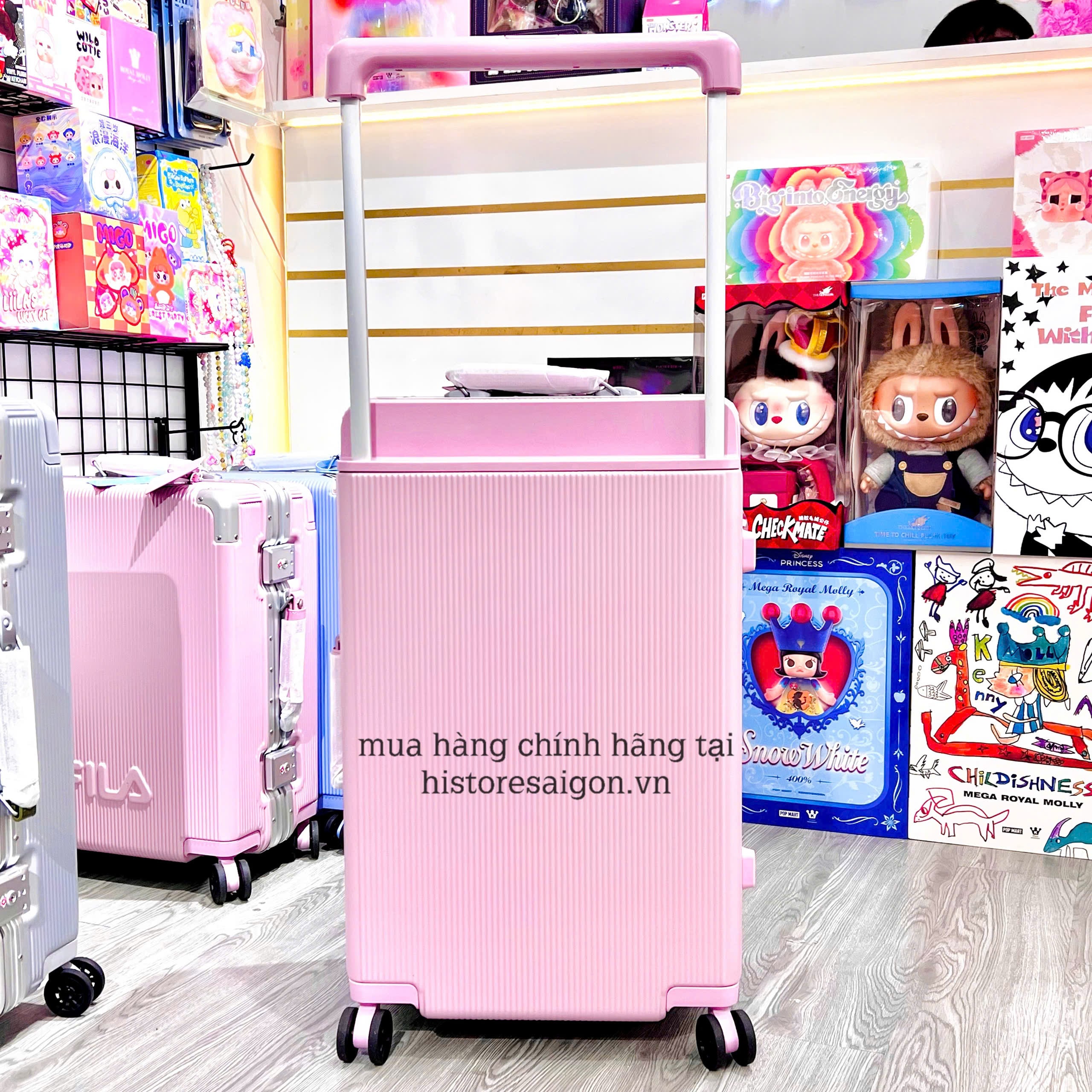 1794 - Vali Fila Hồng Size 24 Ký Gửi Embossed Logo [HÀNG CHÍNH HÃNG]