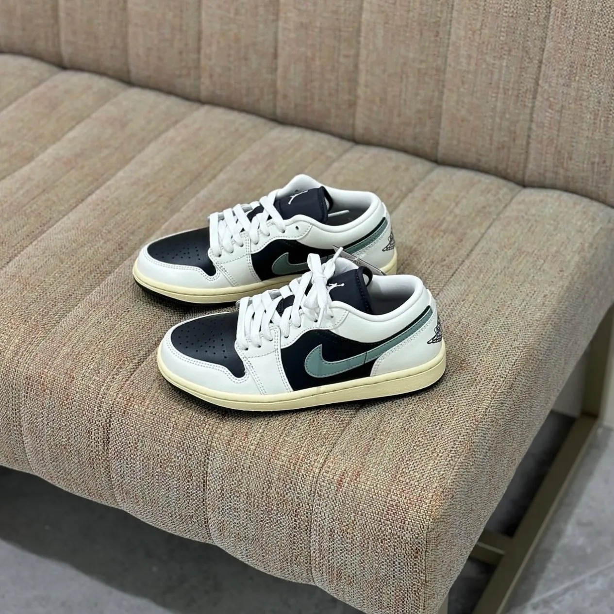 805 -  Giày Nike Air Jordan 1 Low Jade Smoke DC0774 001 [HÀNG CHÍNH HÃNG]