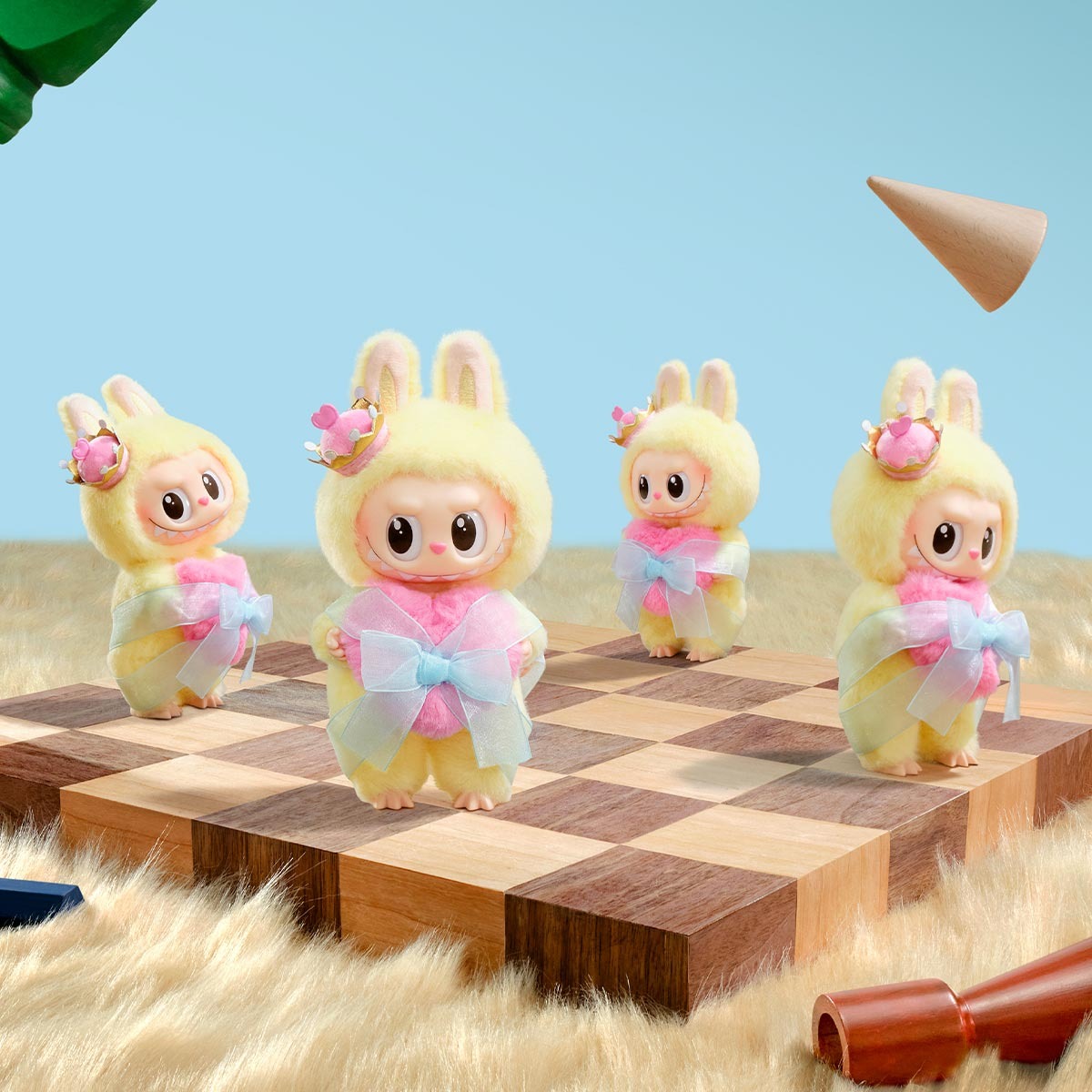 1324 - Labubu Queen Labubu Vàng - POPMART THE MONSTERS Let's Checkmate Series-Vinyl Plush Hanging Card 17cm Móc Treo Art Toy [CHÍNH HÃNG]