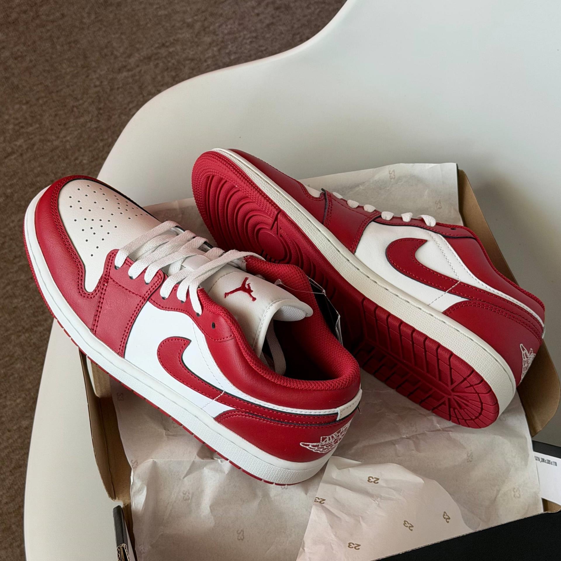 red white air nike