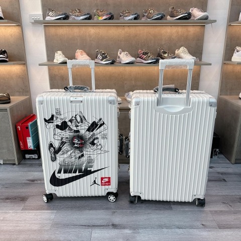750 -  Vali Nike Sneakers Silhouette - Size Ký Gửi 26 - Trắng Kem [HÀNG CHÍNH HÃNG]