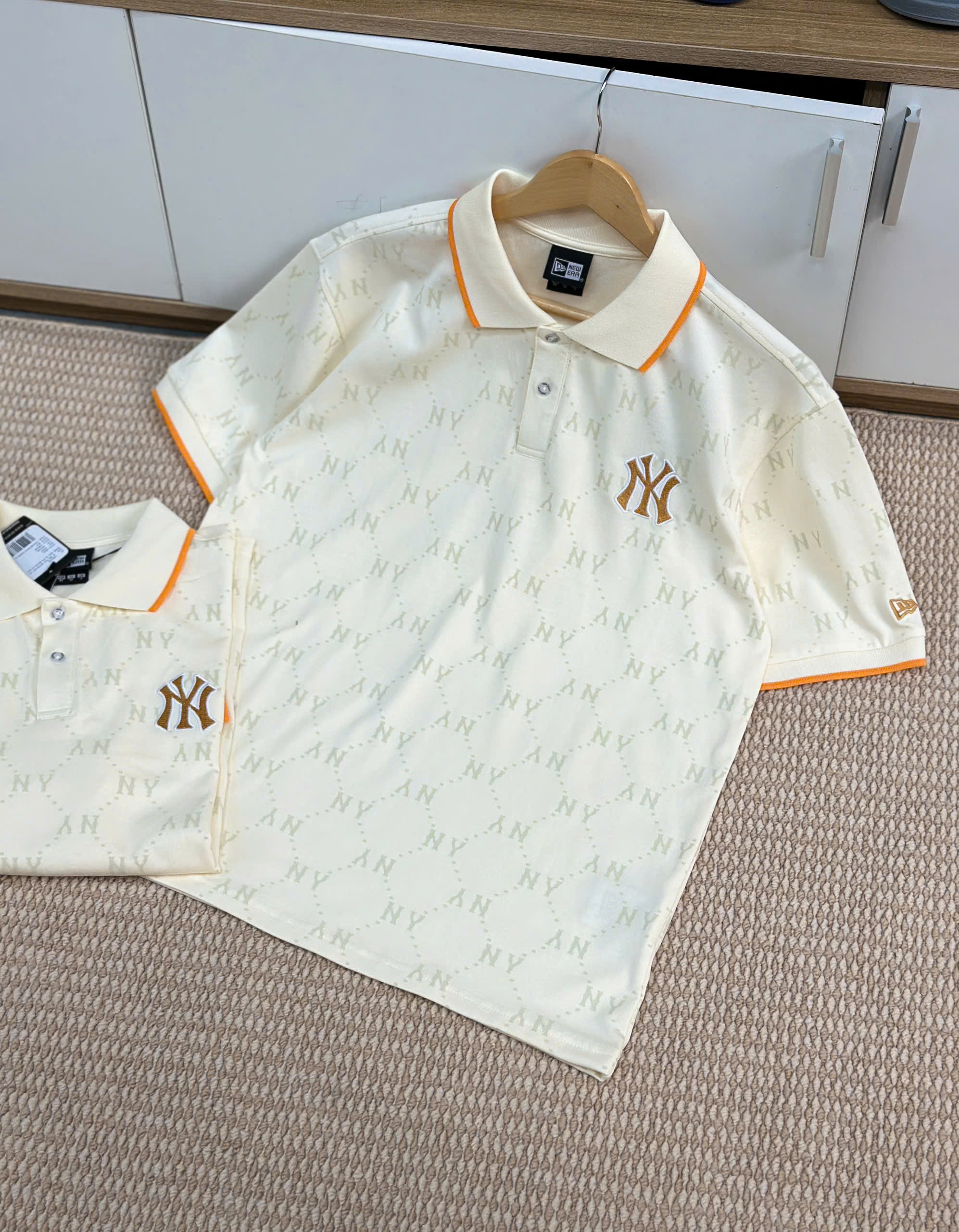 2231 - Áo Polo New Era NY Mono Beige Vàng [HÀNG CHÍNH HÃNG]