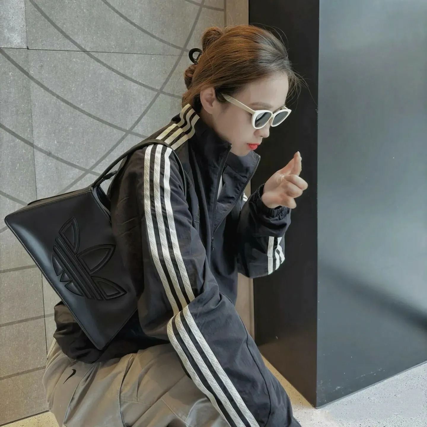 2637 - Túi Adidas Polyurethane Outline Trefoil Shoulder Bag IY4057 [HÀNG CHÍNH HÃNG]