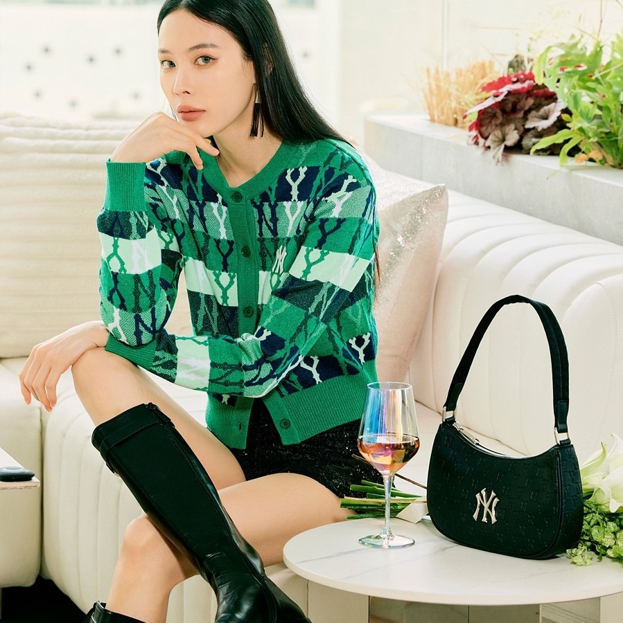 889 -  Túi MLB Monogram Embossed Hobo Bag New York Yankees - Black - Kẹp nách - Code 3ABQS022N 50BKS [HÀNG CHÍNH HÃNG]