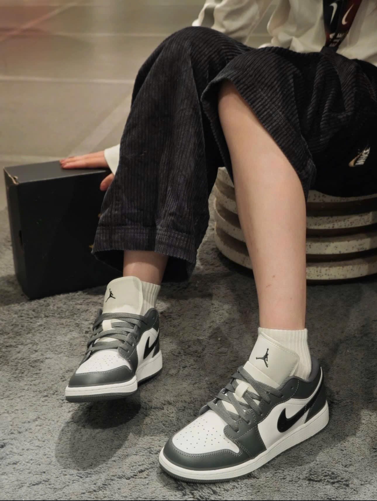 1677 - Giày Nike Air Jordan 1 Low GS Iron Grey - 553560 152 [HÀNG CHÍNH HÃNG]