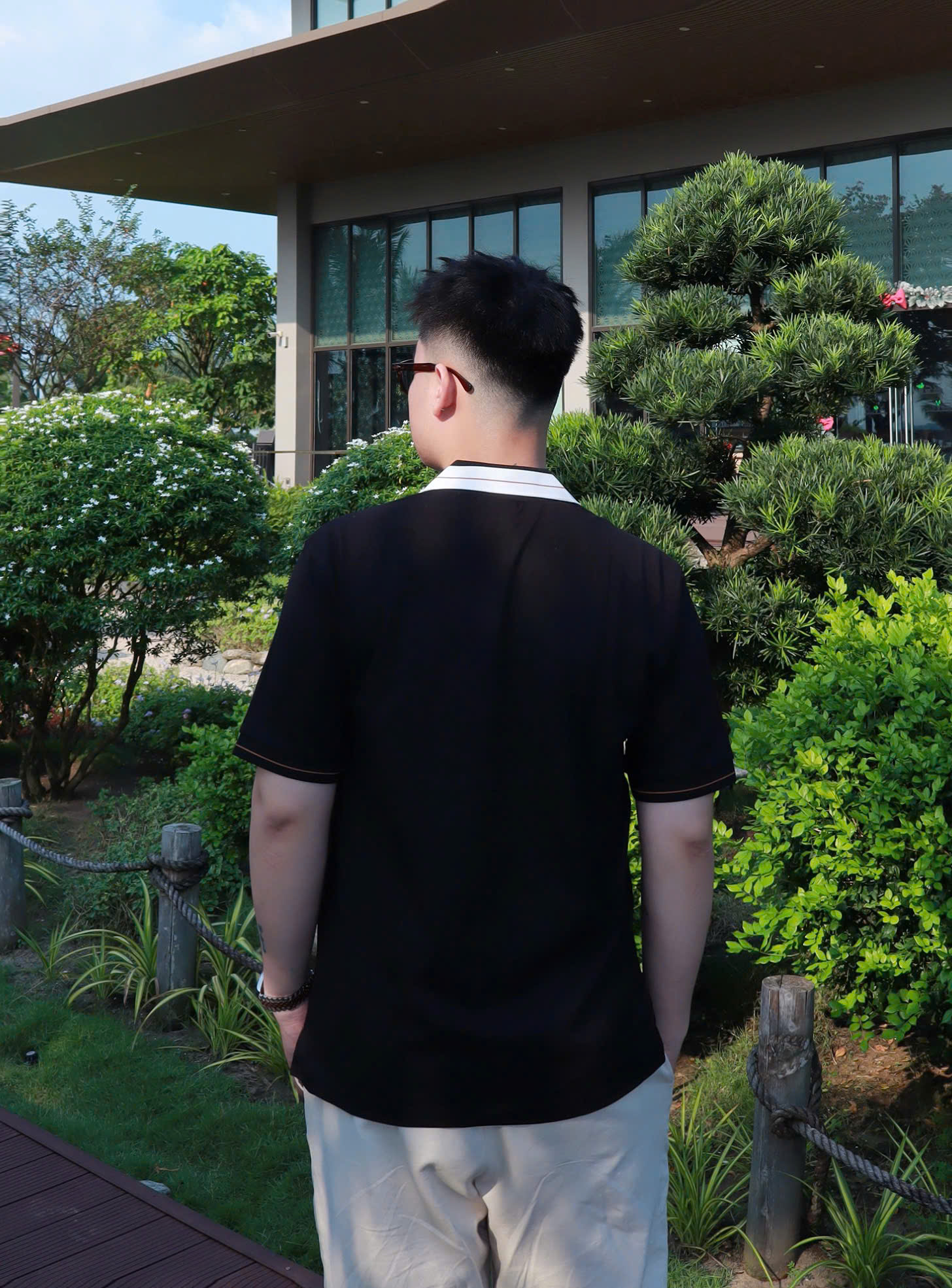 2126 - Áo Polo New Era NY Đen Cổ Trắng Viền Nâu [HÀNG CHÍNH HÃNG]