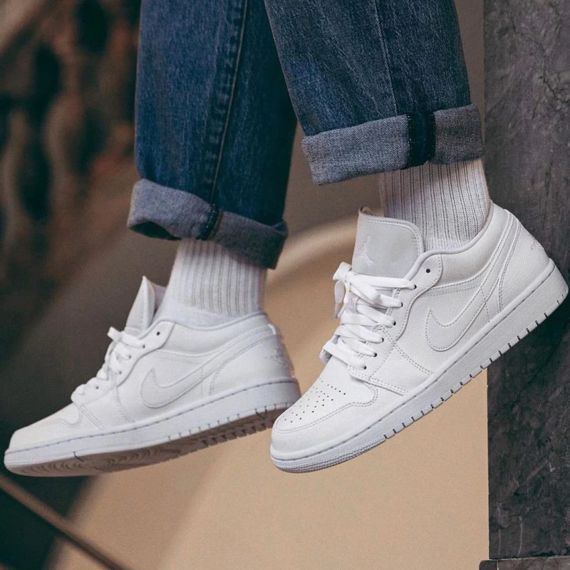 072 -  Giày Nike Air Jordan 1 Low Triple White 553558 136 | 553560 136 [HÀNG CHÍNH HÃNG]