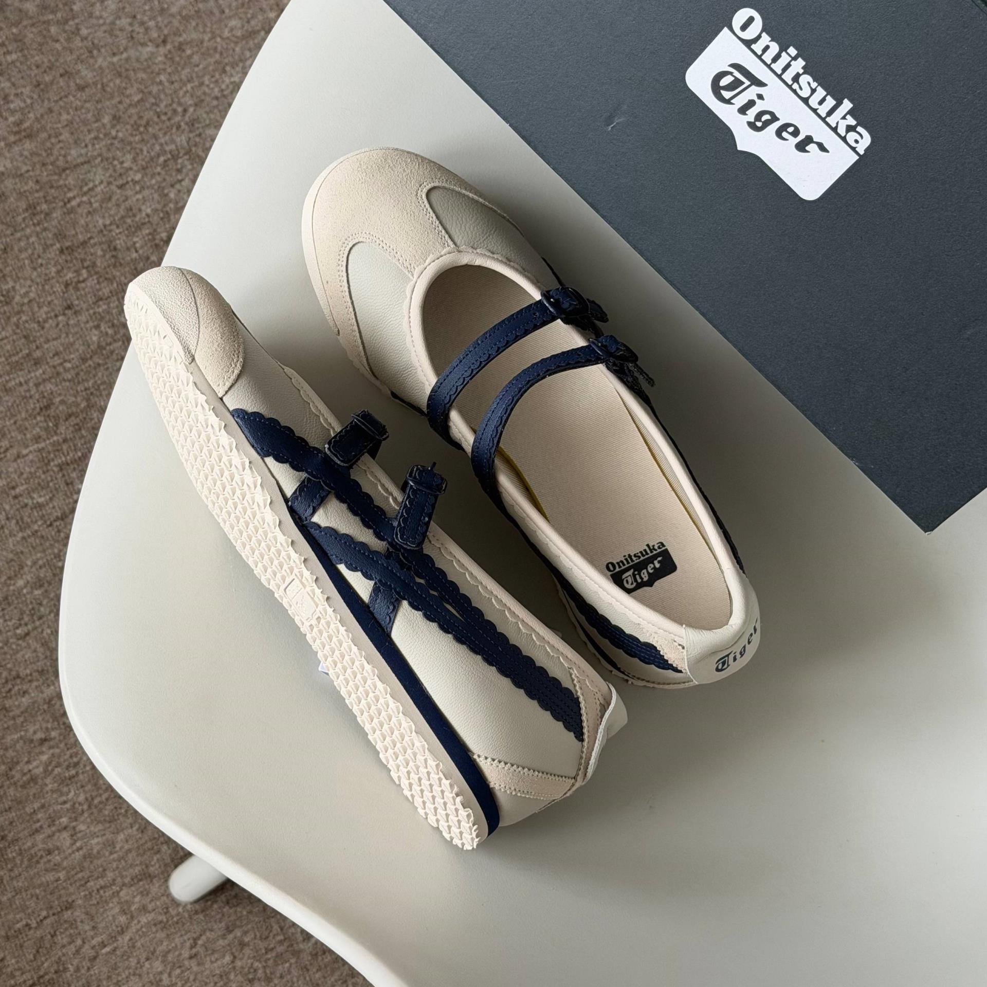2588 - Giày Onitsuka Tiger Mexico 66 TGRS Birch Peacoat 1182A678-200 [HÀNG CHÍNH HÃNG]