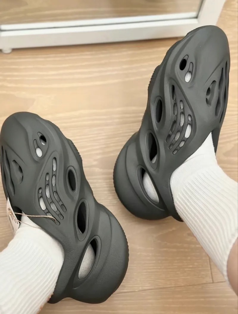 1974 - Giày Adidas Yeezy Foam RNR Carbon IG5349 [HÀNG CHÍNH HÃNG]