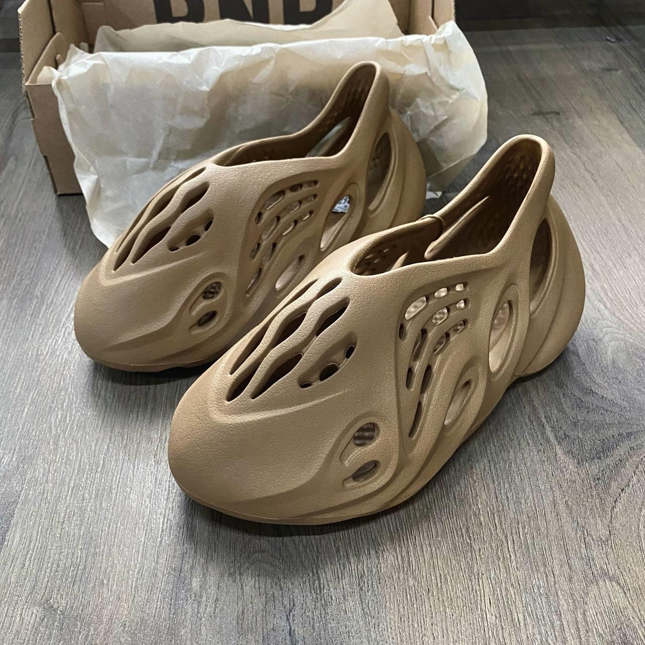 1973 - Giày Adidas Yeezy Foam RNR Clay Taupe GV6842 [HÀNG CHÍNH HÃNG]