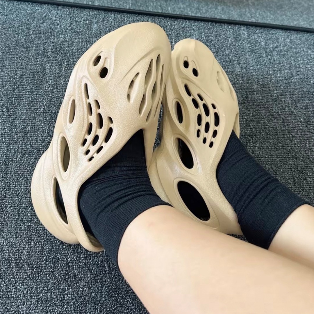 1973 - Giày Adidas Yeezy Foam RNR Clay Taupe GV6842 [HÀNG CHÍNH HÃNG]