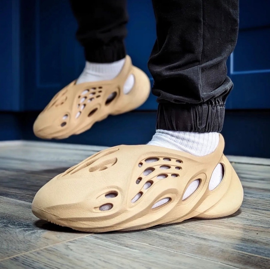 1973 - Giày Adidas Yeezy Foam RNR Clay Taupe GV6842 [HÀNG CHÍNH HÃNG]