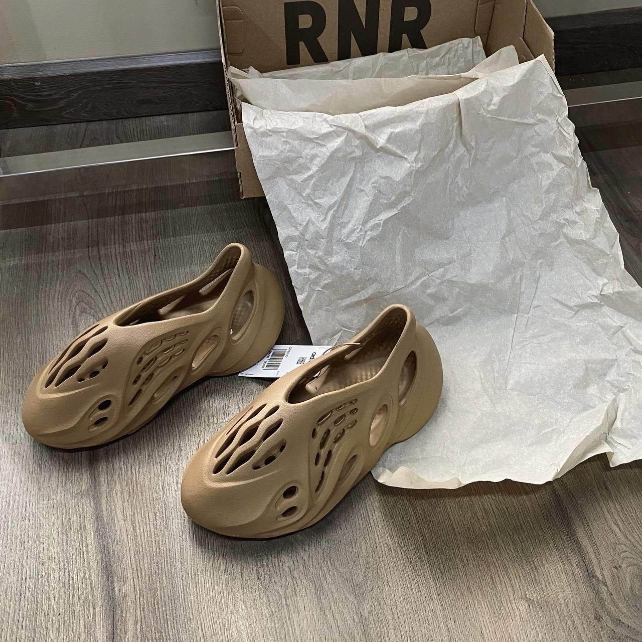 1973 - Giày Adidas Yeezy Foam RNR Clay Taupe GV6842 [HÀNG CHÍNH HÃNG]